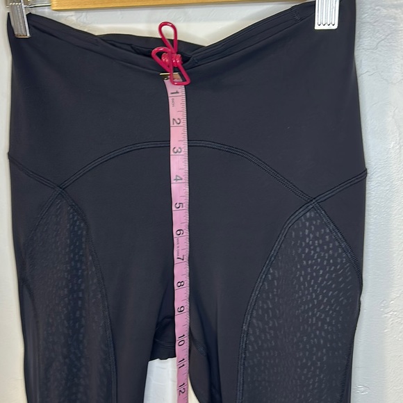 Lululemon black v waistband 7/8 length leggings 8 - Picture 9 of 9